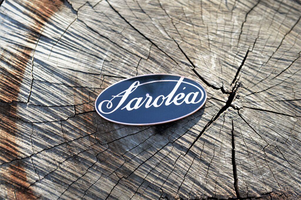 Pravý smalt • Genuine Enamel – Saroléa badge