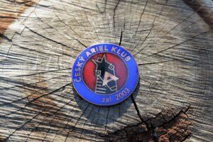 Pravý smalt • Genuine Enamel – Český Ariel klub Praha