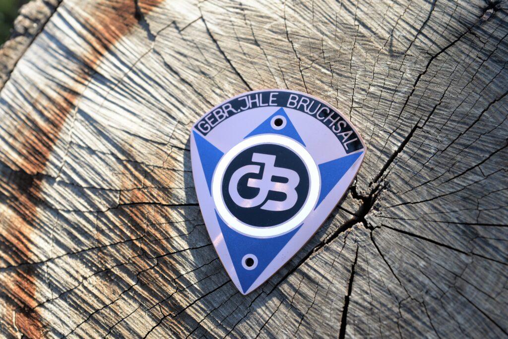Pravý smalt • Genuine Enamel – Gebr. JHLE Bruchsal badge