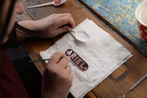 Pravý smalt • Genuine Enamel