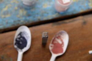 Pravý smalt • Genuine Enamel