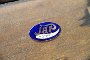 Pravý smalt • Genuine Enamel – JAP Motors badge