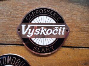 Pravý smalt • Genuine Enamel – Carrosserie Vyskočil Slaný